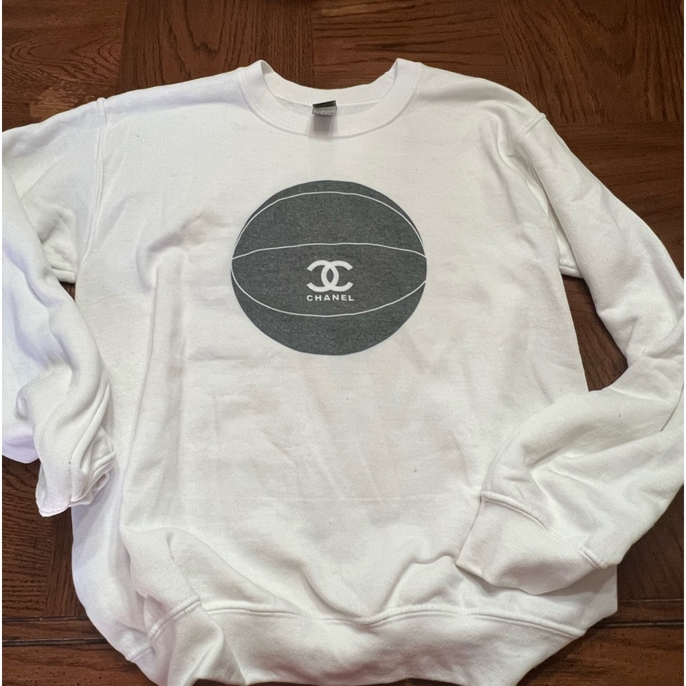 Graphic sweatshirt